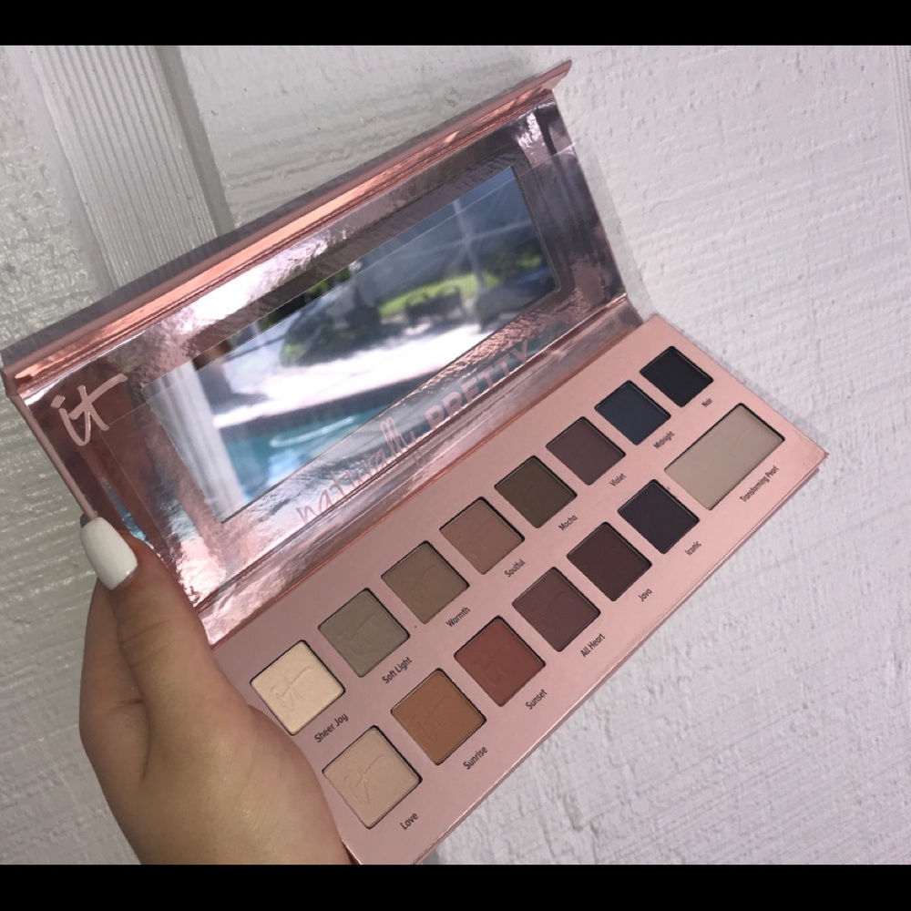 iT Cosmetics Naturally Pretty Eyeshadow Palette